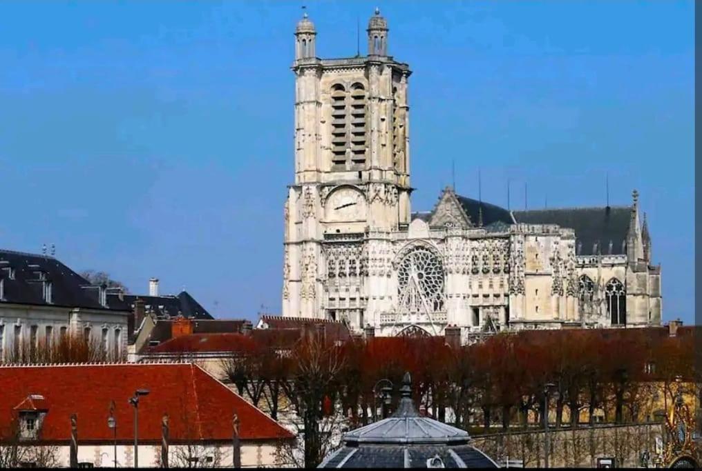 "Les Nuits De 3" Centre-Ville, Parking Gratuit 特鲁瓦 外观 照片